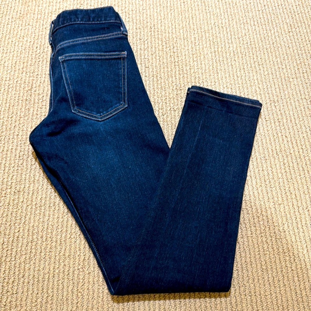 Uniqlo Skinny Fit Low Rise Tapered Jeans 29 X 32 Barely worn. Great condition!!